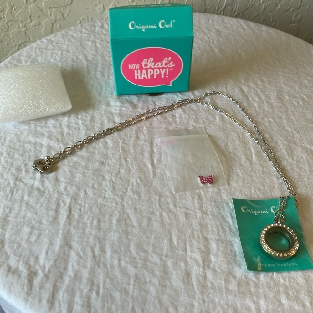 Origami Owl: 2018 Silver Tone Necklace with Mini Pendant & Pink Butterfly Charm